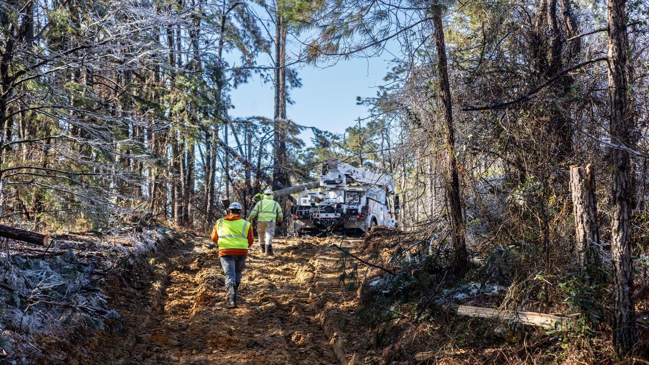 JF Electric crew working off road along Hwy 8 east of Grenada